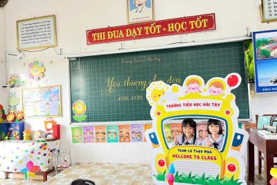 SÂN TRƯỜNG NÁO NỨC NGÀY HỌC SINH TRỞ LẠI SAU KỲ NGHỈ